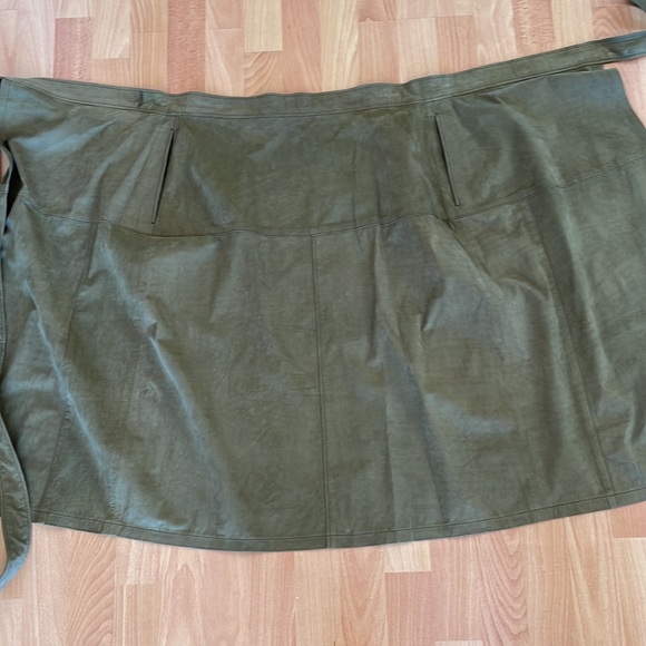 Frame khaki green suede midi wrap skirt - Picture 16 of 16